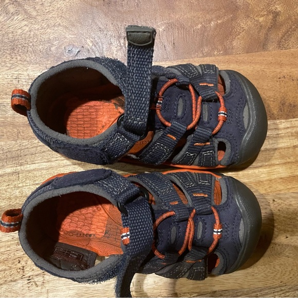 - Toddler size 7 keen water sandal - Picture 2 of 7